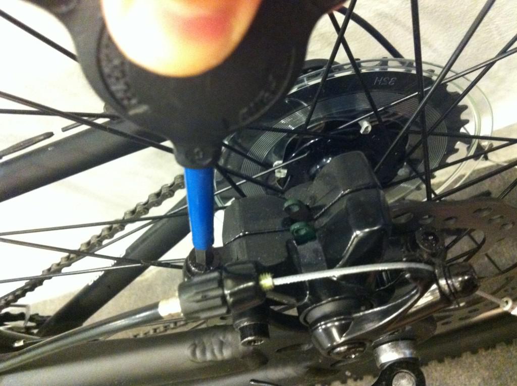how to adjust the mechanical disc brake caliper